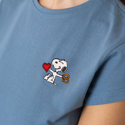 Hoamat Gfui Bavarian Caps Peanuts Snoopy Herz mit Brezn Nahaufnahme