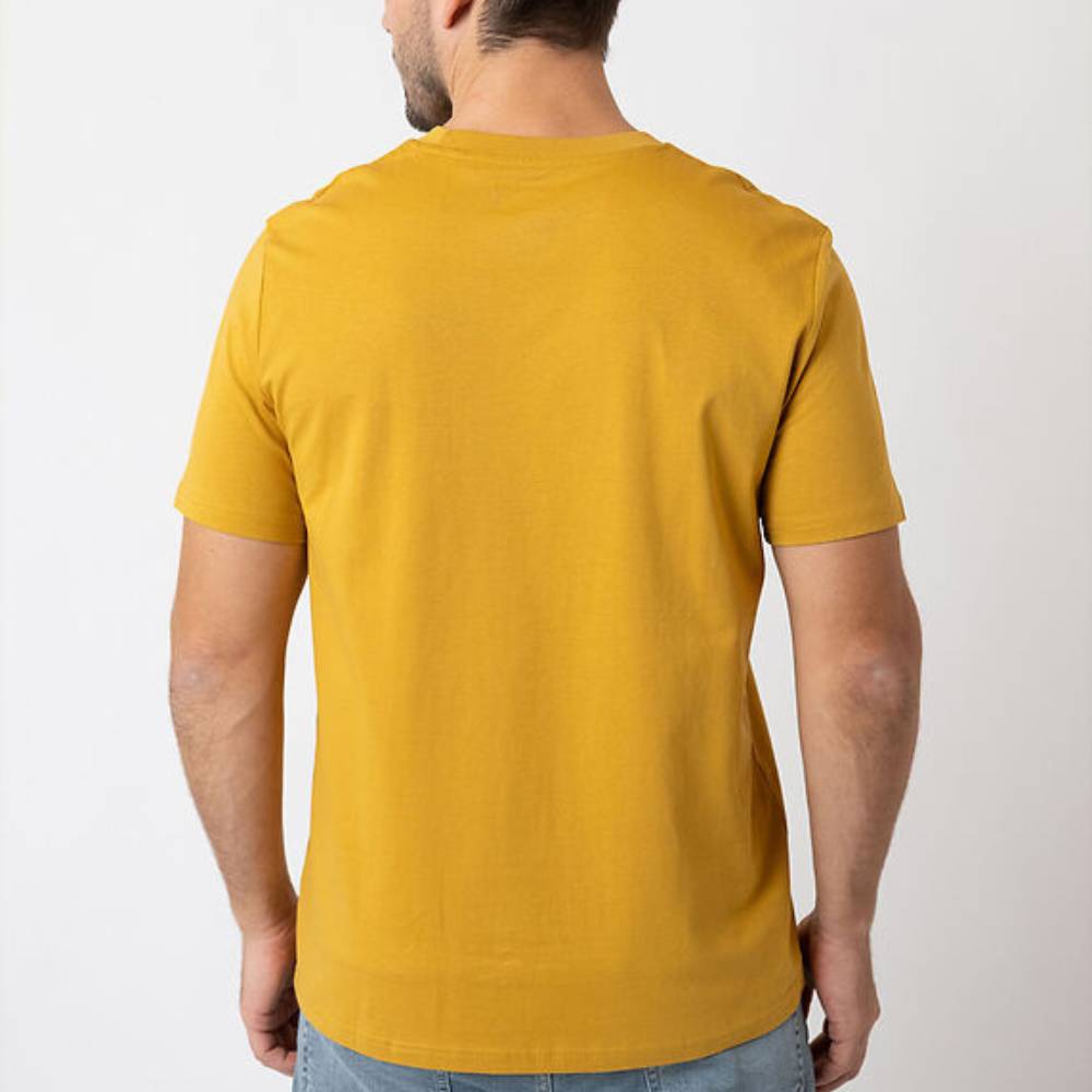 Hoamat Gfui Bavarian Caps T-Shirt Expresslieferdienst in Ocker für Männer, getragen von hinten